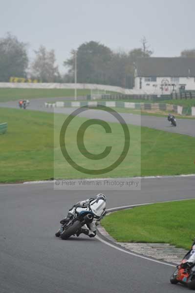 Mallory park Leicestershire;Mallory park photographs;Motorcycle action photographs;event digital images;eventdigitalimages;mallory park;no limits trackday;peter wileman photography;trackday;trackday digital images;trackday photos