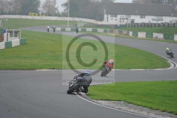 Mallory park Leicestershire;Mallory park photographs;Motorcycle action photographs;event digital images;eventdigitalimages;mallory park;no limits trackday;peter wileman photography;trackday;trackday digital images;trackday photos