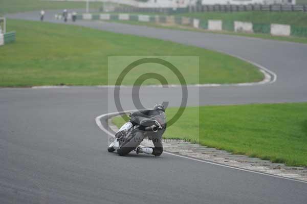 Mallory park Leicestershire;Mallory park photographs;Motorcycle action photographs;event digital images;eventdigitalimages;mallory park;no limits trackday;peter wileman photography;trackday;trackday digital images;trackday photos