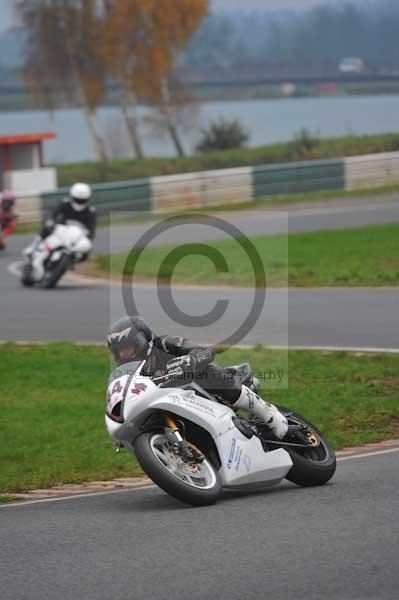 Mallory park Leicestershire;Mallory park photographs;Motorcycle action photographs;event digital images;eventdigitalimages;mallory park;no limits trackday;peter wileman photography;trackday;trackday digital images;trackday photos