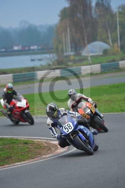 Mallory park Leicestershire;Mallory park photographs;Motorcycle action photographs;event digital images;eventdigitalimages;mallory park;no limits trackday;peter wileman photography;trackday;trackday digital images;trackday photos