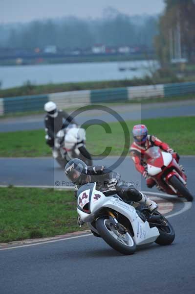 Mallory park Leicestershire;Mallory park photographs;Motorcycle action photographs;event digital images;eventdigitalimages;mallory park;no limits trackday;peter wileman photography;trackday;trackday digital images;trackday photos