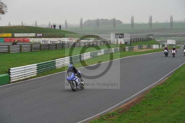 Mallory park Leicestershire;Mallory park photographs;Motorcycle action photographs;event digital images;eventdigitalimages;mallory park;no limits trackday;peter wileman photography;trackday;trackday digital images;trackday photos