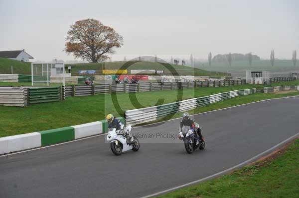Mallory park Leicestershire;Mallory park photographs;Motorcycle action photographs;event digital images;eventdigitalimages;mallory park;no limits trackday;peter wileman photography;trackday;trackday digital images;trackday photos