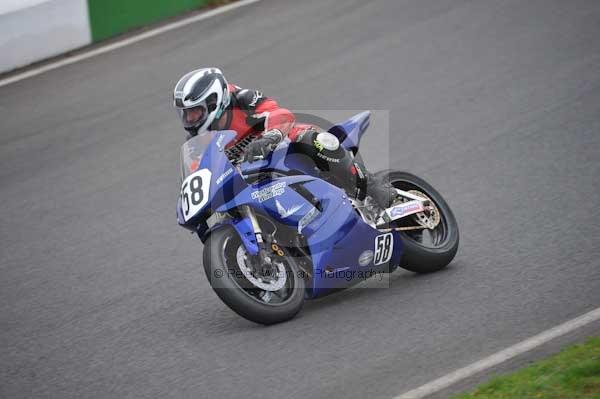 Mallory park Leicestershire;Mallory park photographs;Motorcycle action photographs;event digital images;eventdigitalimages;mallory park;no limits trackday;peter wileman photography;trackday;trackday digital images;trackday photos