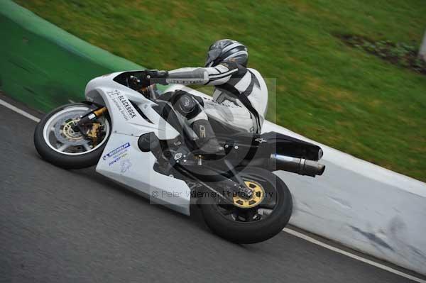Mallory park Leicestershire;Mallory park photographs;Motorcycle action photographs;event digital images;eventdigitalimages;mallory park;no limits trackday;peter wileman photography;trackday;trackday digital images;trackday photos