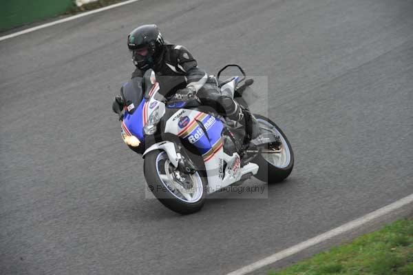 Mallory park Leicestershire;Mallory park photographs;Motorcycle action photographs;event digital images;eventdigitalimages;mallory park;no limits trackday;peter wileman photography;trackday;trackday digital images;trackday photos