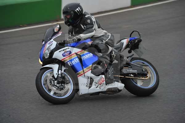 Mallory park Leicestershire;Mallory park photographs;Motorcycle action photographs;event digital images;eventdigitalimages;mallory park;no limits trackday;peter wileman photography;trackday;trackday digital images;trackday photos