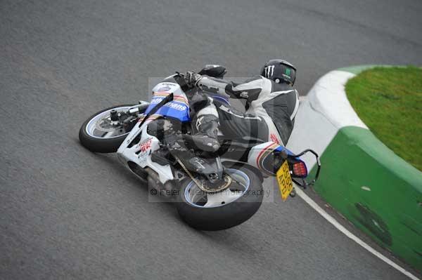 Mallory park Leicestershire;Mallory park photographs;Motorcycle action photographs;event digital images;eventdigitalimages;mallory park;no limits trackday;peter wileman photography;trackday;trackday digital images;trackday photos