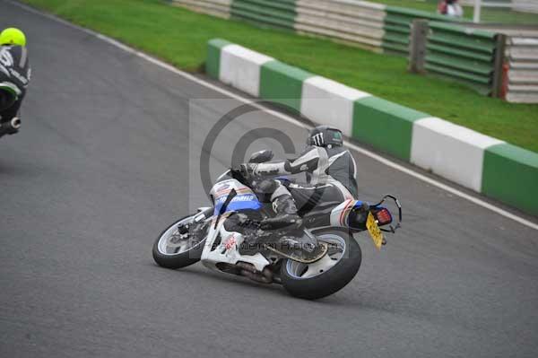Mallory park Leicestershire;Mallory park photographs;Motorcycle action photographs;event digital images;eventdigitalimages;mallory park;no limits trackday;peter wileman photography;trackday;trackday digital images;trackday photos