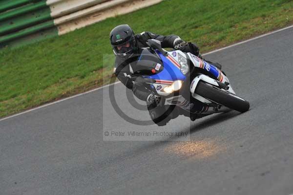 Mallory park Leicestershire;Mallory park photographs;Motorcycle action photographs;event digital images;eventdigitalimages;mallory park;no limits trackday;peter wileman photography;trackday;trackday digital images;trackday photos