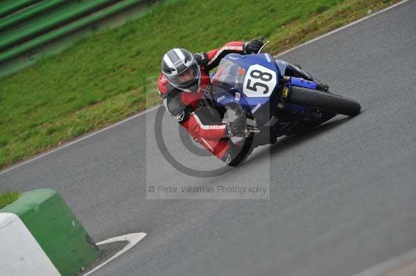 Mallory park Leicestershire;Mallory park photographs;Motorcycle action photographs;event digital images;eventdigitalimages;mallory park;no limits trackday;peter wileman photography;trackday;trackday digital images;trackday photos