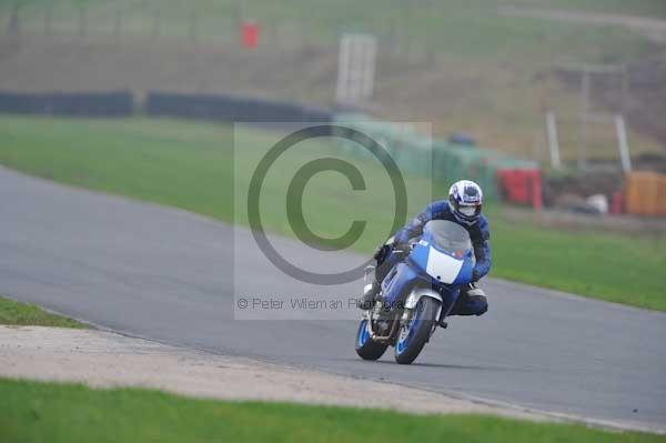 Mallory park Leicestershire;Mallory park photographs;Motorcycle action photographs;event digital images;eventdigitalimages;mallory park;no limits trackday;peter wileman photography;trackday;trackday digital images;trackday photos