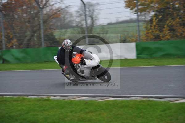Mallory park Leicestershire;Mallory park photographs;Motorcycle action photographs;event digital images;eventdigitalimages;mallory park;no limits trackday;peter wileman photography;trackday;trackday digital images;trackday photos