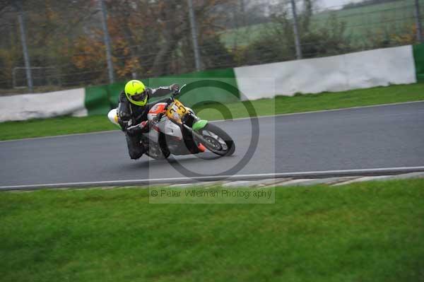Mallory park Leicestershire;Mallory park photographs;Motorcycle action photographs;event digital images;eventdigitalimages;mallory park;no limits trackday;peter wileman photography;trackday;trackday digital images;trackday photos