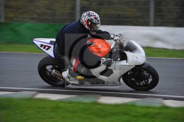 Mallory park Leicestershire;Mallory park photographs;Motorcycle action photographs;event digital images;eventdigitalimages;mallory park;no limits trackday;peter wileman photography;trackday;trackday digital images;trackday photos