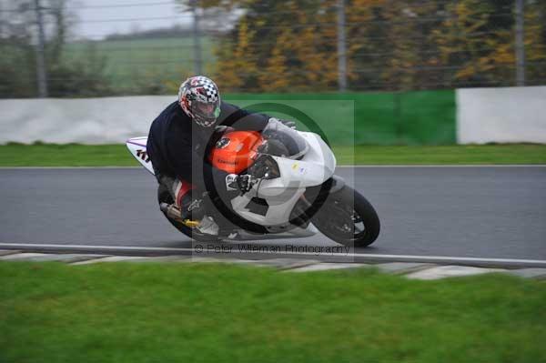 Mallory park Leicestershire;Mallory park photographs;Motorcycle action photographs;event digital images;eventdigitalimages;mallory park;no limits trackday;peter wileman photography;trackday;trackday digital images;trackday photos