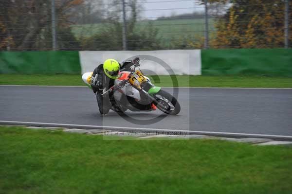 Mallory park Leicestershire;Mallory park photographs;Motorcycle action photographs;event digital images;eventdigitalimages;mallory park;no limits trackday;peter wileman photography;trackday;trackday digital images;trackday photos