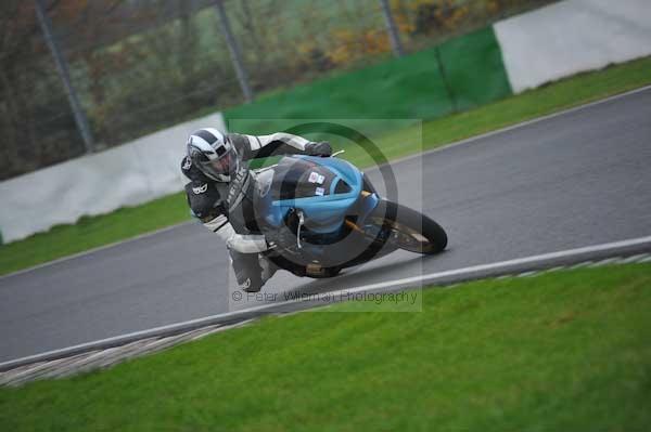 Mallory park Leicestershire;Mallory park photographs;Motorcycle action photographs;event digital images;eventdigitalimages;mallory park;no limits trackday;peter wileman photography;trackday;trackday digital images;trackday photos