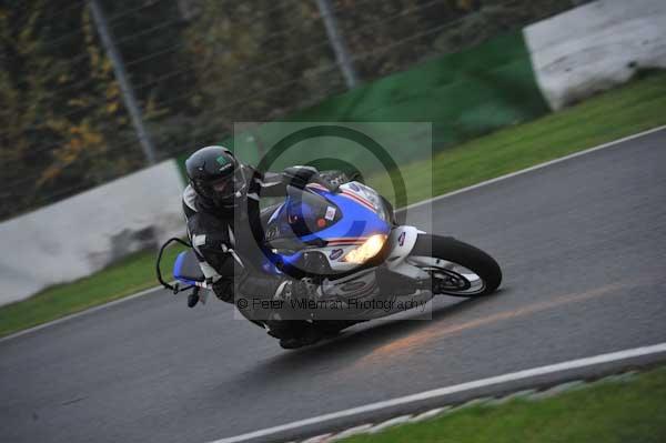 Mallory park Leicestershire;Mallory park photographs;Motorcycle action photographs;event digital images;eventdigitalimages;mallory park;no limits trackday;peter wileman photography;trackday;trackday digital images;trackday photos