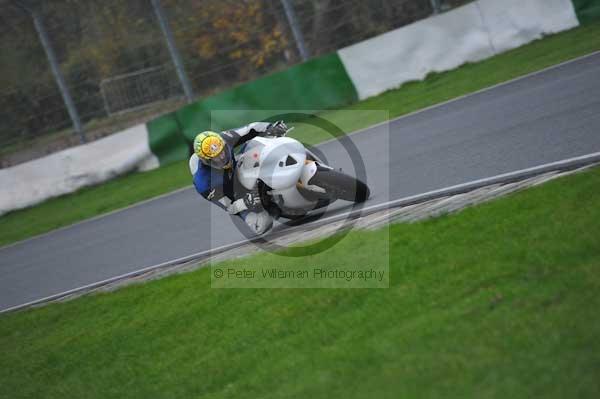 Mallory park Leicestershire;Mallory park photographs;Motorcycle action photographs;event digital images;eventdigitalimages;mallory park;no limits trackday;peter wileman photography;trackday;trackday digital images;trackday photos