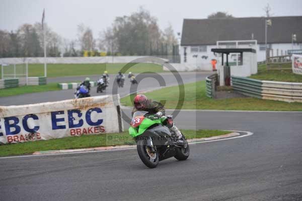 Mallory park Leicestershire;Mallory park photographs;Motorcycle action photographs;event digital images;eventdigitalimages;mallory park;no limits trackday;peter wileman photography;trackday;trackday digital images;trackday photos