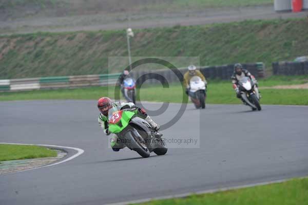 Mallory park Leicestershire;Mallory park photographs;Motorcycle action photographs;event digital images;eventdigitalimages;mallory park;no limits trackday;peter wileman photography;trackday;trackday digital images;trackday photos