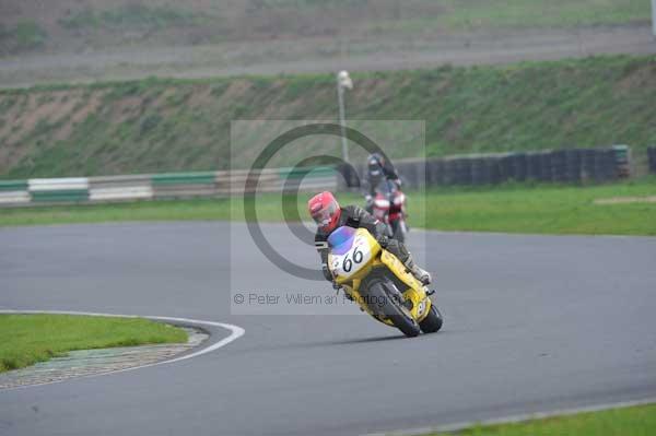 Mallory park Leicestershire;Mallory park photographs;Motorcycle action photographs;event digital images;eventdigitalimages;mallory park;no limits trackday;peter wileman photography;trackday;trackday digital images;trackday photos