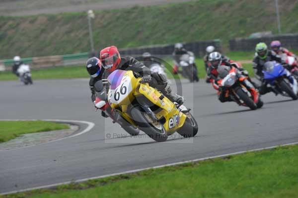 Mallory park Leicestershire;Mallory park photographs;Motorcycle action photographs;event digital images;eventdigitalimages;mallory park;no limits trackday;peter wileman photography;trackday;trackday digital images;trackday photos