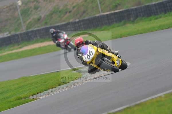 Mallory park Leicestershire;Mallory park photographs;Motorcycle action photographs;event digital images;eventdigitalimages;mallory park;no limits trackday;peter wileman photography;trackday;trackday digital images;trackday photos