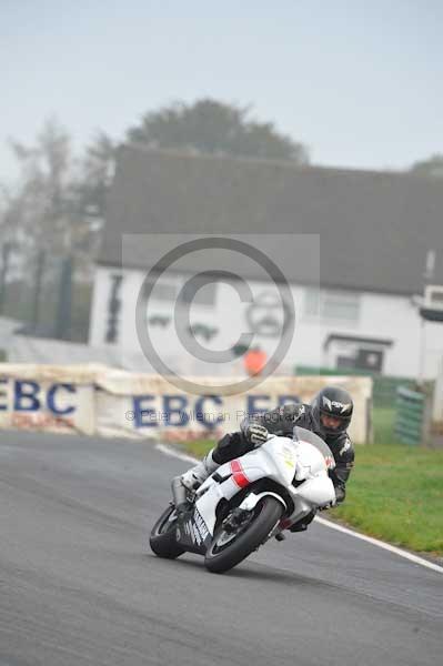 Mallory park Leicestershire;Mallory park photographs;Motorcycle action photographs;event digital images;eventdigitalimages;mallory park;no limits trackday;peter wileman photography;trackday;trackday digital images;trackday photos