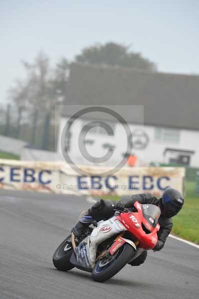 Mallory park Leicestershire;Mallory park photographs;Motorcycle action photographs;event digital images;eventdigitalimages;mallory park;no limits trackday;peter wileman photography;trackday;trackday digital images;trackday photos