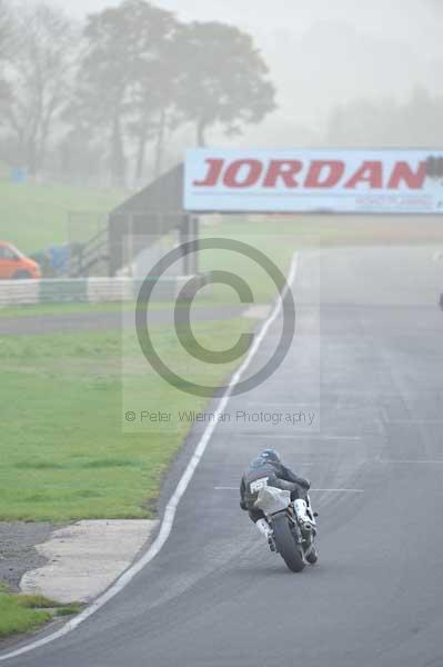 Mallory park Leicestershire;Mallory park photographs;Motorcycle action photographs;event digital images;eventdigitalimages;mallory park;no limits trackday;peter wileman photography;trackday;trackday digital images;trackday photos