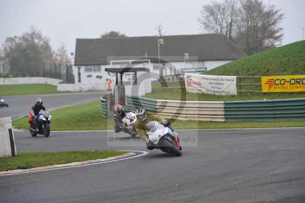 Mallory park Leicestershire;Mallory park photographs;Motorcycle action photographs;event digital images;eventdigitalimages;mallory park;no limits trackday;peter wileman photography;trackday;trackday digital images;trackday photos