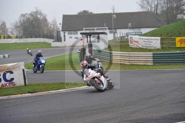 Mallory park Leicestershire;Mallory park photographs;Motorcycle action photographs;event digital images;eventdigitalimages;mallory park;no limits trackday;peter wileman photography;trackday;trackday digital images;trackday photos