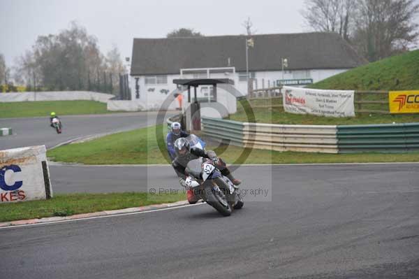 Mallory park Leicestershire;Mallory park photographs;Motorcycle action photographs;event digital images;eventdigitalimages;mallory park;no limits trackday;peter wileman photography;trackday;trackday digital images;trackday photos