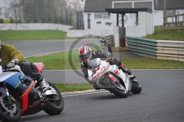 Mallory park Leicestershire;Mallory park photographs;Motorcycle action photographs;event digital images;eventdigitalimages;mallory park;no limits trackday;peter wileman photography;trackday;trackday digital images;trackday photos