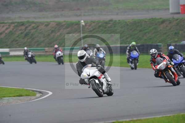 Mallory park Leicestershire;Mallory park photographs;Motorcycle action photographs;event digital images;eventdigitalimages;mallory park;no limits trackday;peter wileman photography;trackday;trackday digital images;trackday photos