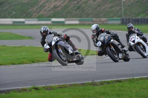 Mallory park Leicestershire;Mallory park photographs;Motorcycle action photographs;event digital images;eventdigitalimages;mallory park;no limits trackday;peter wileman photography;trackday;trackday digital images;trackday photos