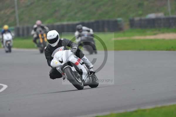 Mallory park Leicestershire;Mallory park photographs;Motorcycle action photographs;event digital images;eventdigitalimages;mallory park;no limits trackday;peter wileman photography;trackday;trackday digital images;trackday photos