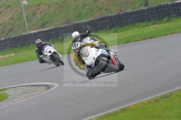 Mallory park Leicestershire;Mallory park photographs;Motorcycle action photographs;event digital images;eventdigitalimages;mallory park;no limits trackday;peter wileman photography;trackday;trackday digital images;trackday photos