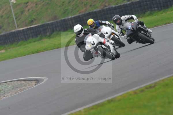 Mallory park Leicestershire;Mallory park photographs;Motorcycle action photographs;event digital images;eventdigitalimages;mallory park;no limits trackday;peter wileman photography;trackday;trackday digital images;trackday photos