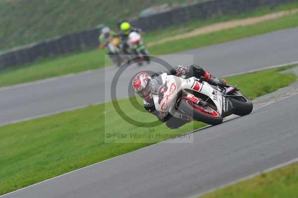 Mallory park Leicestershire;Mallory park photographs;Motorcycle action photographs;event digital images;eventdigitalimages;mallory park;no limits trackday;peter wileman photography;trackday;trackday digital images;trackday photos