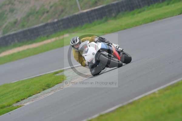 Mallory park Leicestershire;Mallory park photographs;Motorcycle action photographs;event digital images;eventdigitalimages;mallory park;no limits trackday;peter wileman photography;trackday;trackday digital images;trackday photos