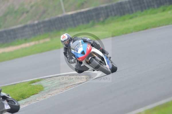 Mallory park Leicestershire;Mallory park photographs;Motorcycle action photographs;event digital images;eventdigitalimages;mallory park;no limits trackday;peter wileman photography;trackday;trackday digital images;trackday photos