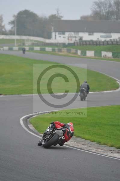 Mallory park Leicestershire;Mallory park photographs;Motorcycle action photographs;event digital images;eventdigitalimages;mallory park;no limits trackday;peter wileman photography;trackday;trackday digital images;trackday photos