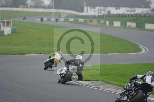 Mallory park Leicestershire;Mallory park photographs;Motorcycle action photographs;event digital images;eventdigitalimages;mallory park;no limits trackday;peter wileman photography;trackday;trackday digital images;trackday photos