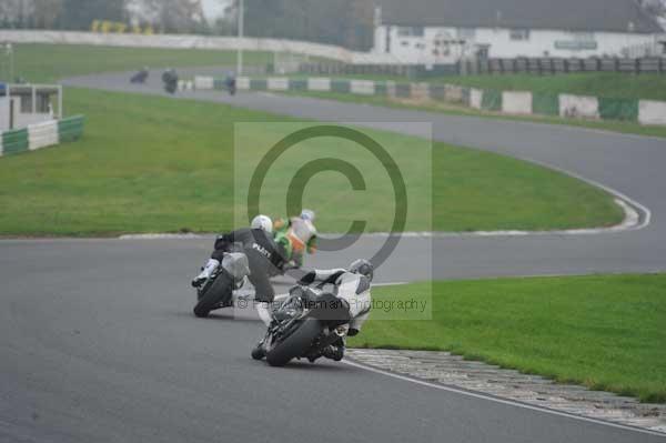 Mallory park Leicestershire;Mallory park photographs;Motorcycle action photographs;event digital images;eventdigitalimages;mallory park;no limits trackday;peter wileman photography;trackday;trackday digital images;trackday photos
