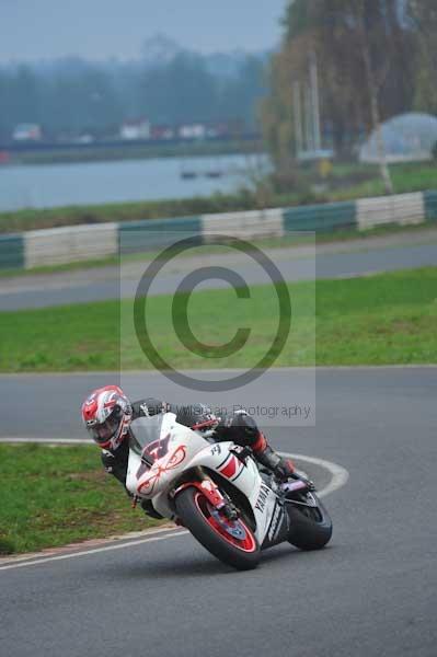 Mallory park Leicestershire;Mallory park photographs;Motorcycle action photographs;event digital images;eventdigitalimages;mallory park;no limits trackday;peter wileman photography;trackday;trackday digital images;trackday photos