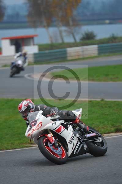 Mallory park Leicestershire;Mallory park photographs;Motorcycle action photographs;event digital images;eventdigitalimages;mallory park;no limits trackday;peter wileman photography;trackday;trackday digital images;trackday photos
